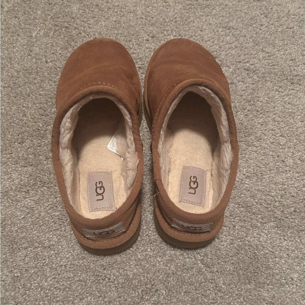 UGG Classic Slipper Size: 9